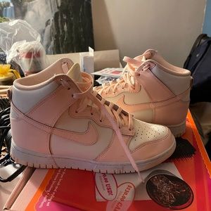 DUNK HIGH CRIMSON TINT